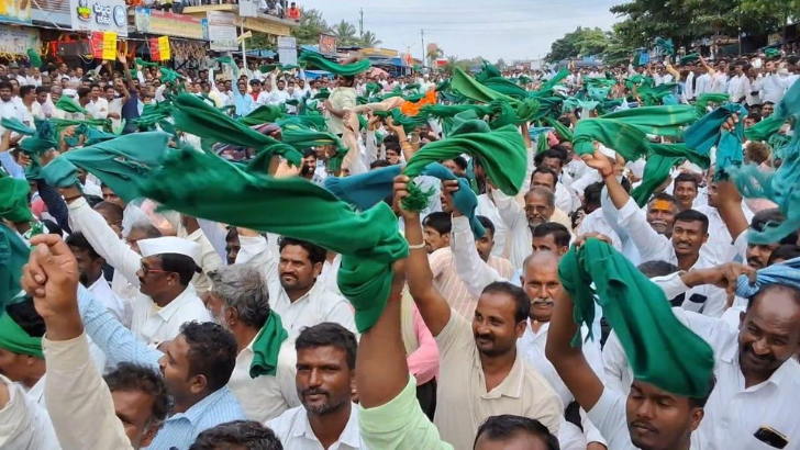 https://salarnews.in/public/uploads/images/newsimages/maannewsimage27072026_210856_Mysuru farmers protest .png